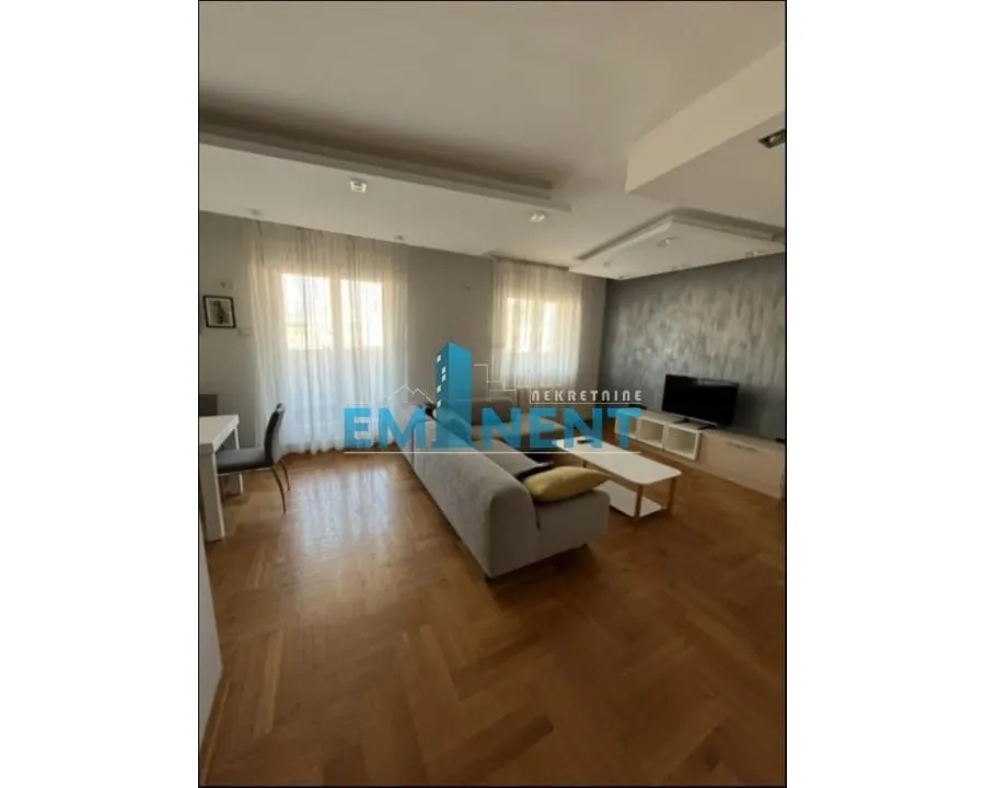 Izdavanje, četvorosoban stan, 120m², Voždovac Sve Podlokacije, Beograd