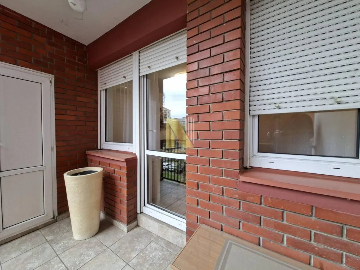 Izdavanje, jednosoban stan, 39m², Bulevar Oslobodjenja, Novi Sad Sve Podlokacije