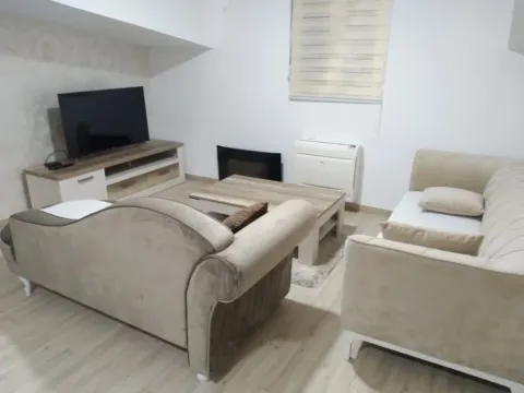 Izdavanje, trosoban stan, 145m², Podgorica, Crna Gora - image 12