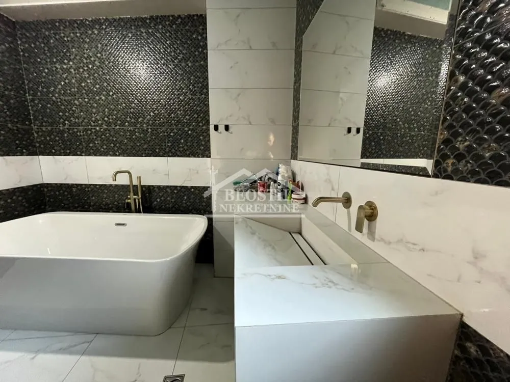 Prodaja, četvorosoban stan, 130m², Centar, Smederevo