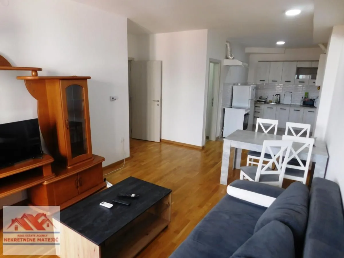 Izdavanje, dvosoban stan, 60m², Centar, Kragujevac
