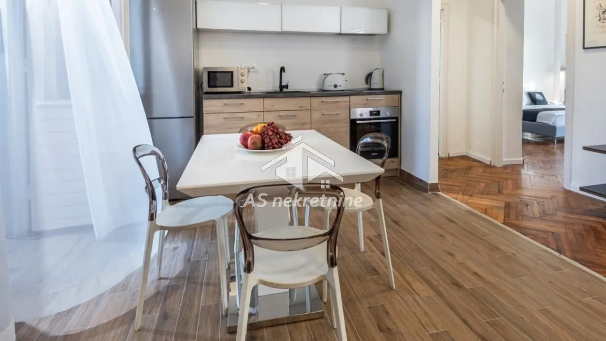 Izdavanje, trosoban stan, 90m², Stari Grad, Beograd