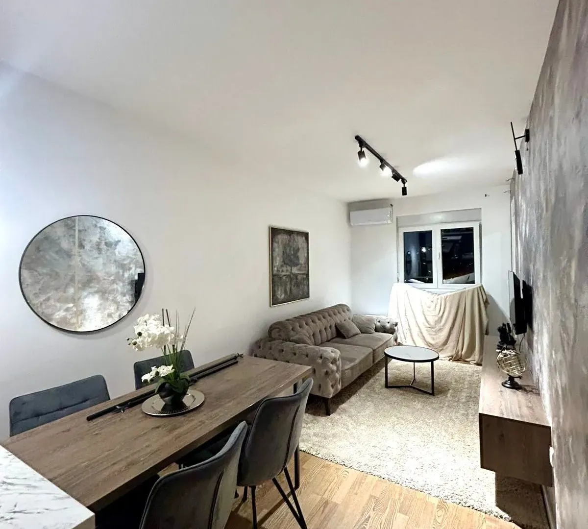 Izdavanje, dvosoban stan, 60m², Pobrežje, Podgorica