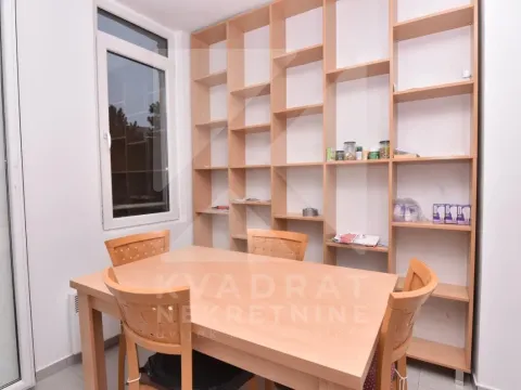 Izdavanje, dvosoban stan, 76m², Blok 6, Podgorica - image 4