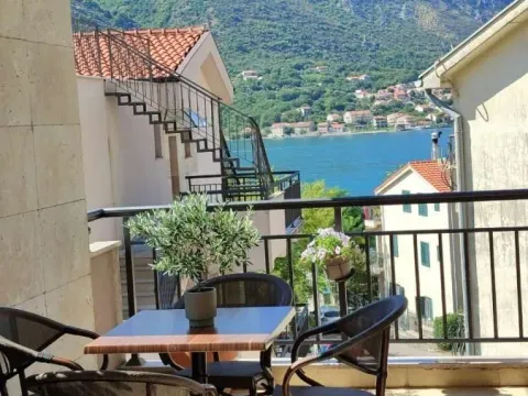 Sale, three bedroom apartment, 114m², Dobrota, Kotor - image 2
