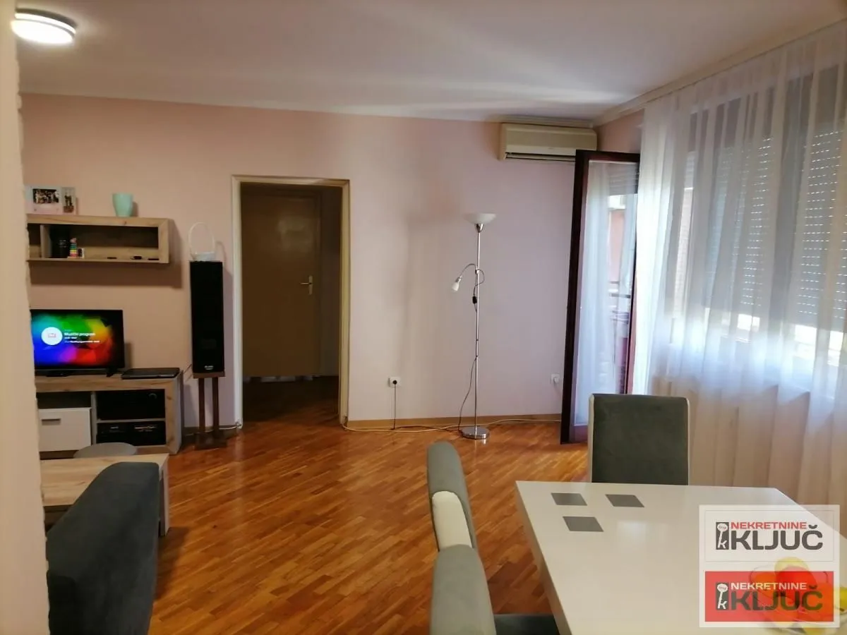 Prodaja, trosoban stan, 71m², Salajka, Novi Sad Sve Podlokacije