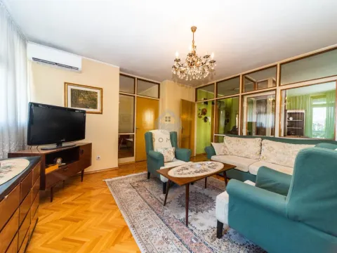 Izdavanje, trosoban stan, 105m², Preko Morače, Podgorica - image 1