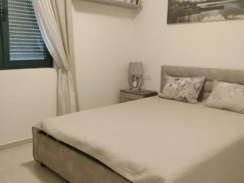 Sale, two bedroom apartment, 75m², Dobrota, Kotor - image 12