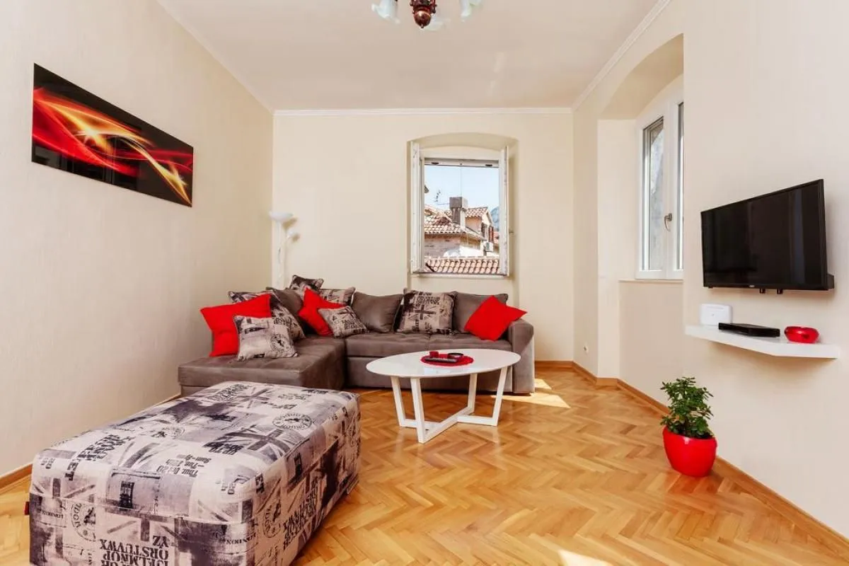 Prodaja, dvosoban stan, 62m², Grad, Kotor