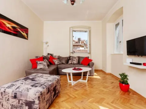 Prodaja, dvosoban stan, 62m², Grad, Kotor - image 1