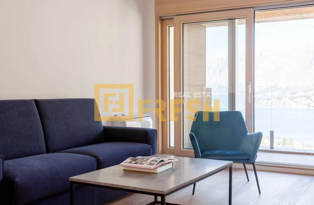 Prodaja, četvorosoban stan, 253m², Kotor, Crna Gora