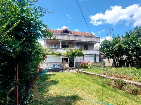 Kuća in Centar