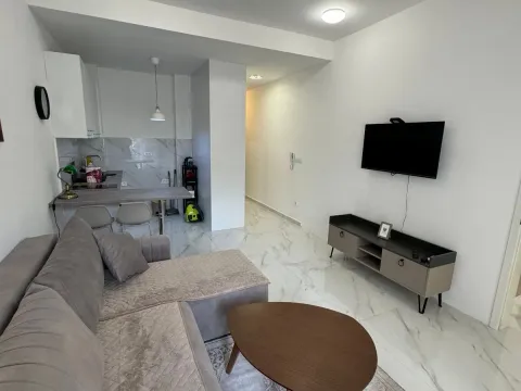 Rent, one bedroom apartment, 38m², Budva, Crna Gora - image 2