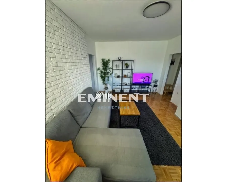 Izdavanje, trosoban stan, 60m², Savski Venac, Beograd