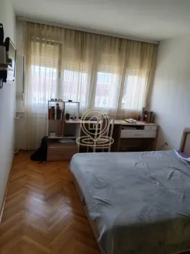 Furnished bedroom with a bed and a desk. - image 4
