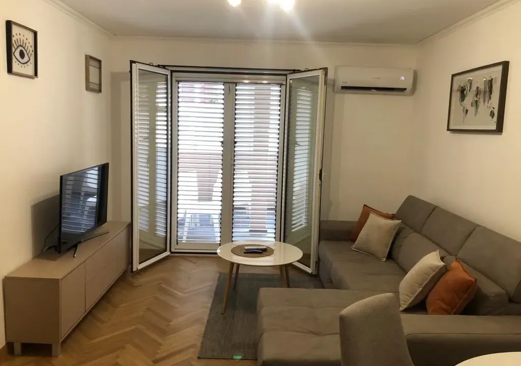 Izdavanje, jednosoban stan, 58m², Budva, Crna Gora