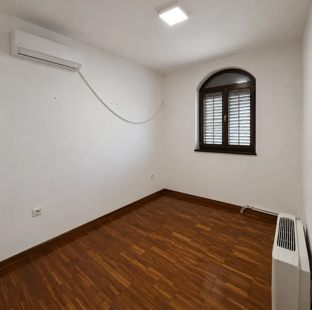 Rent, house, 340m², Tološi, Podgorica