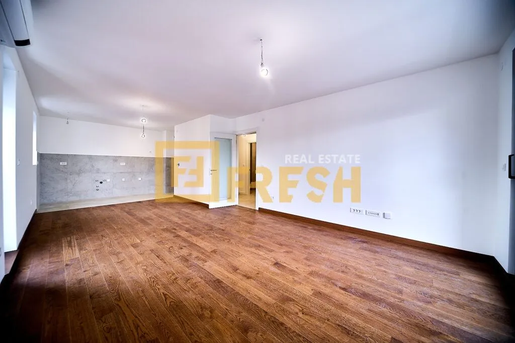 Prodaja, trosoban stan, 110m², Tološi, Podgorica