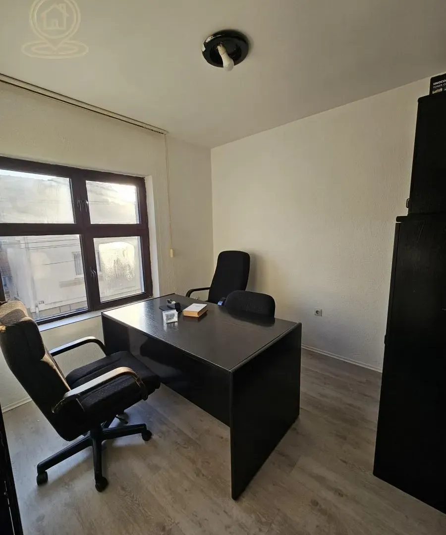 Izdavanje, poslovni prostor, 180m², Centar, Kragujevac