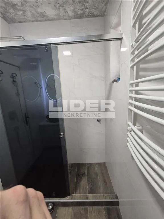 Izdavanje, četvorosoban stan, 100m², Voždovac Sve Podlokacije, Beograd