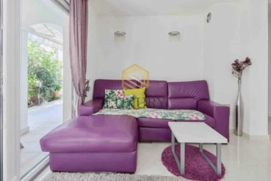 Izdavanje, jednosoban stan, 55m², Pod Kuk, Tivat