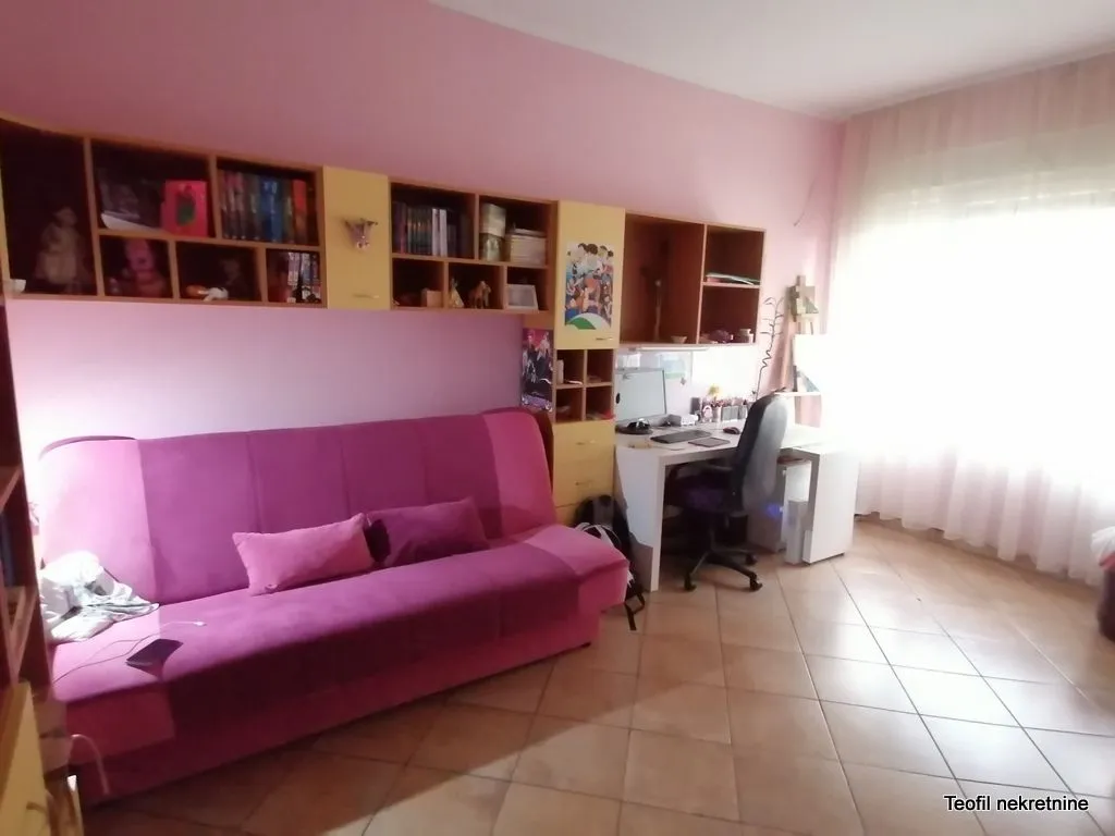 Prodaja, kuća, 256m², Surčin, Beograd