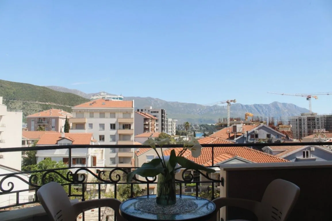 Izdavanje, jednosoban stan, 40m², Centar, Budva