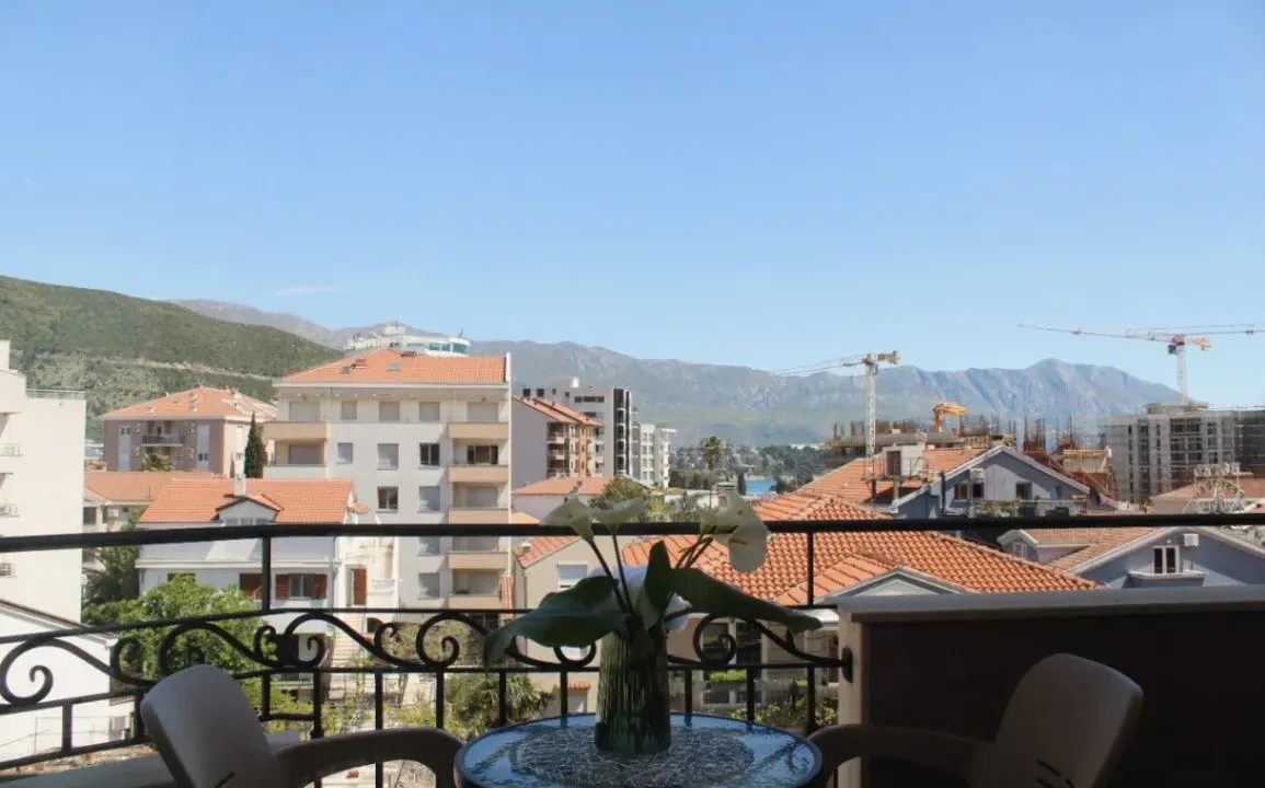 Izdavanje, jednosoban stan, 40m², Centar, Budva