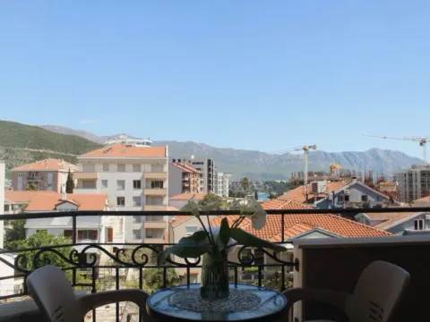 Izdavanje, jednosoban stan, 40m², Centar, Budva