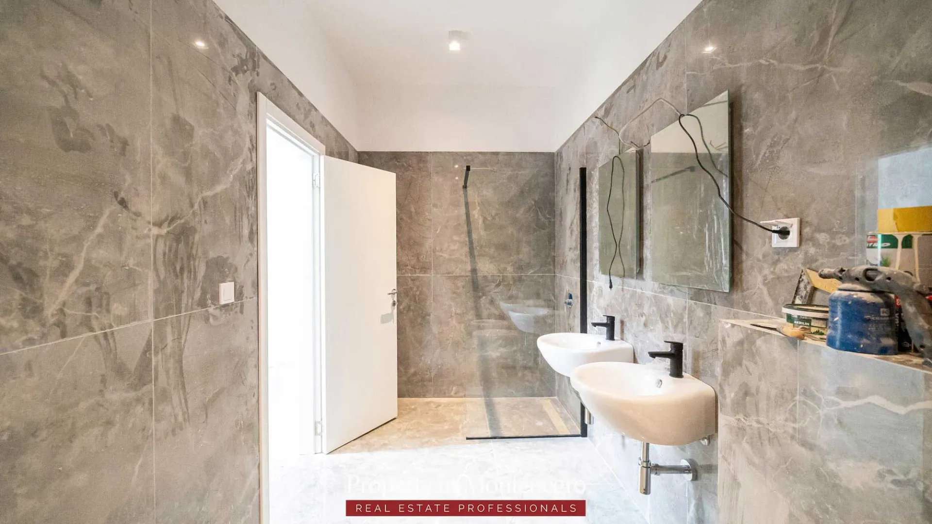 Sale, house, 310m², Rijeka Reževići, Budva