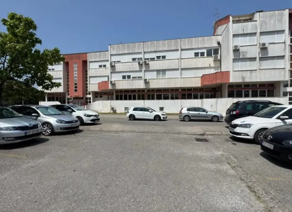 Izdavanje, dvosoban stan, 84m², Autobuska stanica, Podgorica