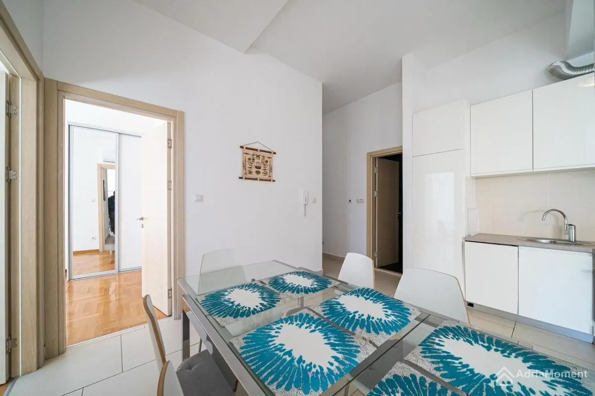 Prodaja, dvosoban stan, 84m², Morinj, Kotor