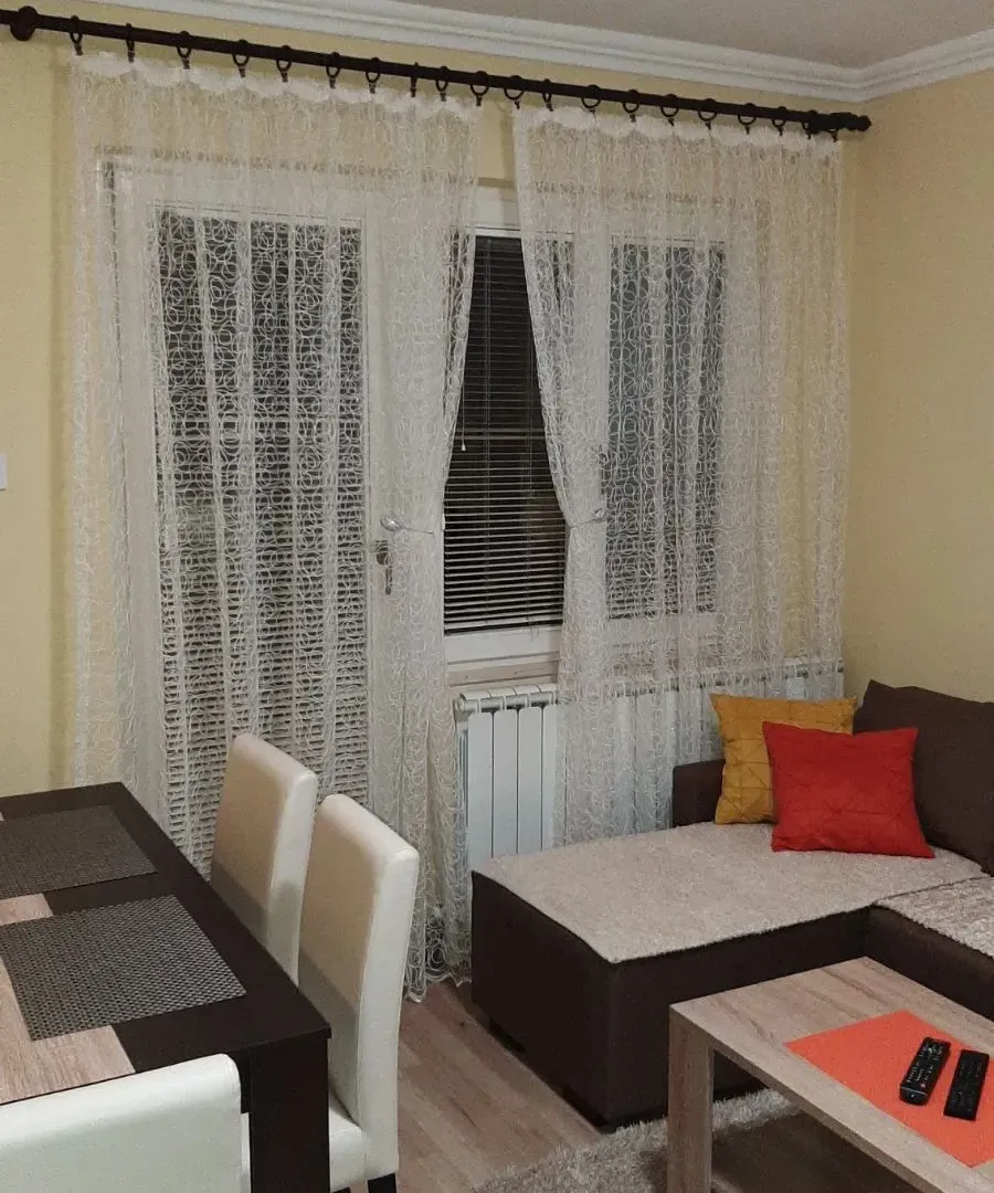 Izdavanje, dvosoban stan, 60m², Centar, Žabljak