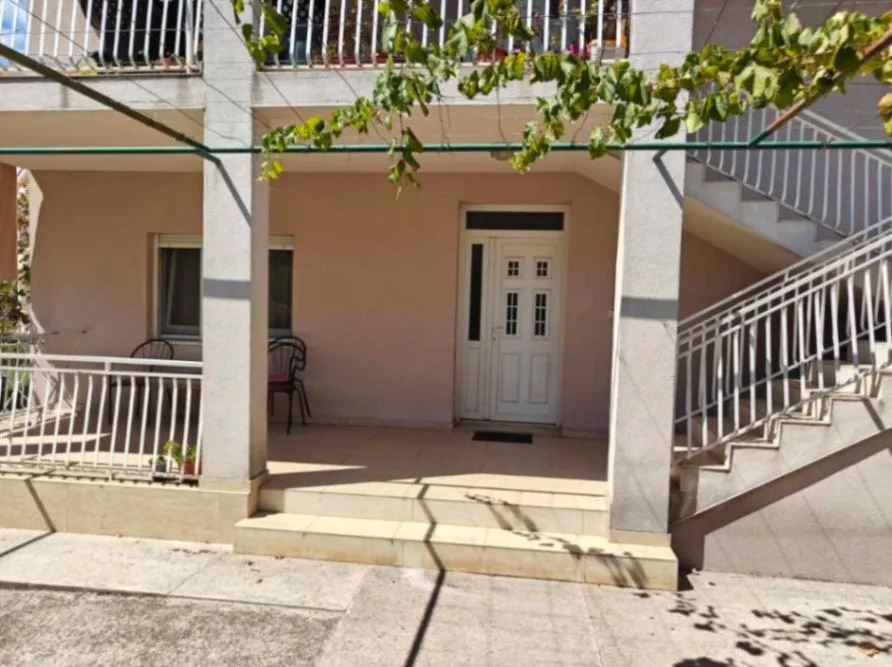 Izdavanje, dvosoban stan, 90m², Stari Aerodrom, Podgorica