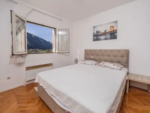 Izdavanje, trosoban stan, 103m², Dobrota, Kotor - image 9