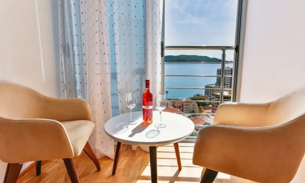 Prodaja, dvosoban stan, 90m², Rafailovići, Budva