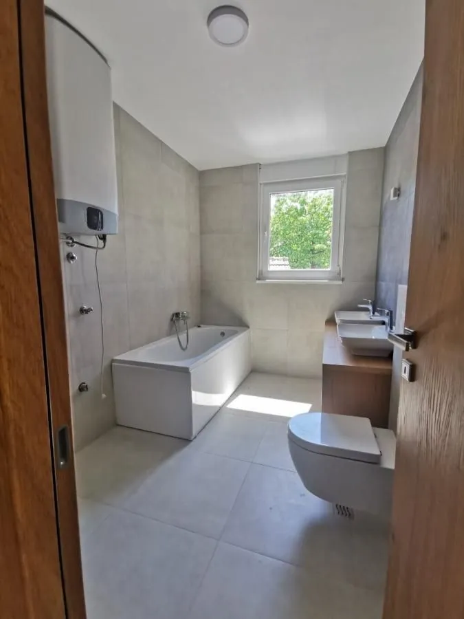 Prodaja, četvorosoban stan, 124m², Sremska Kamenica, Petrovaradin