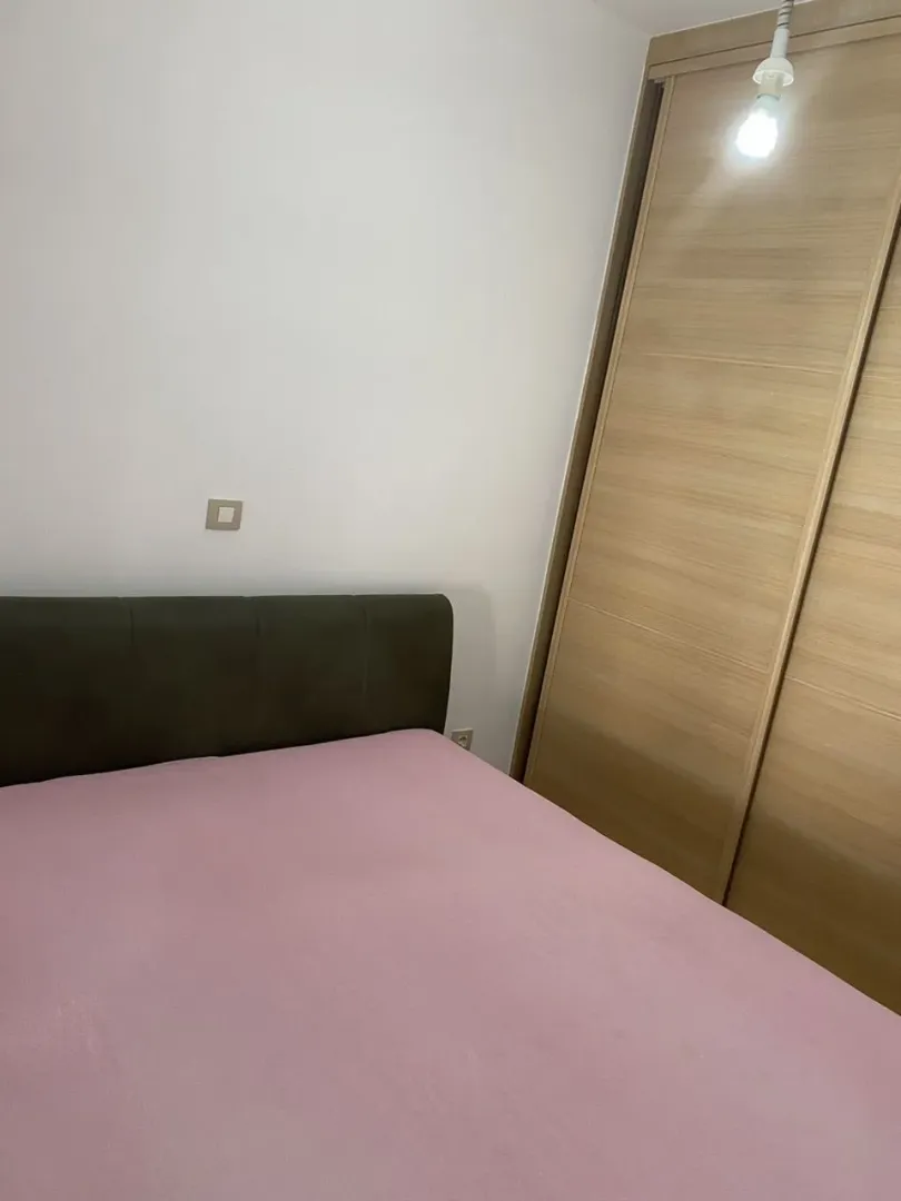 Bedroom with a double bed and a sliding wardrobe.