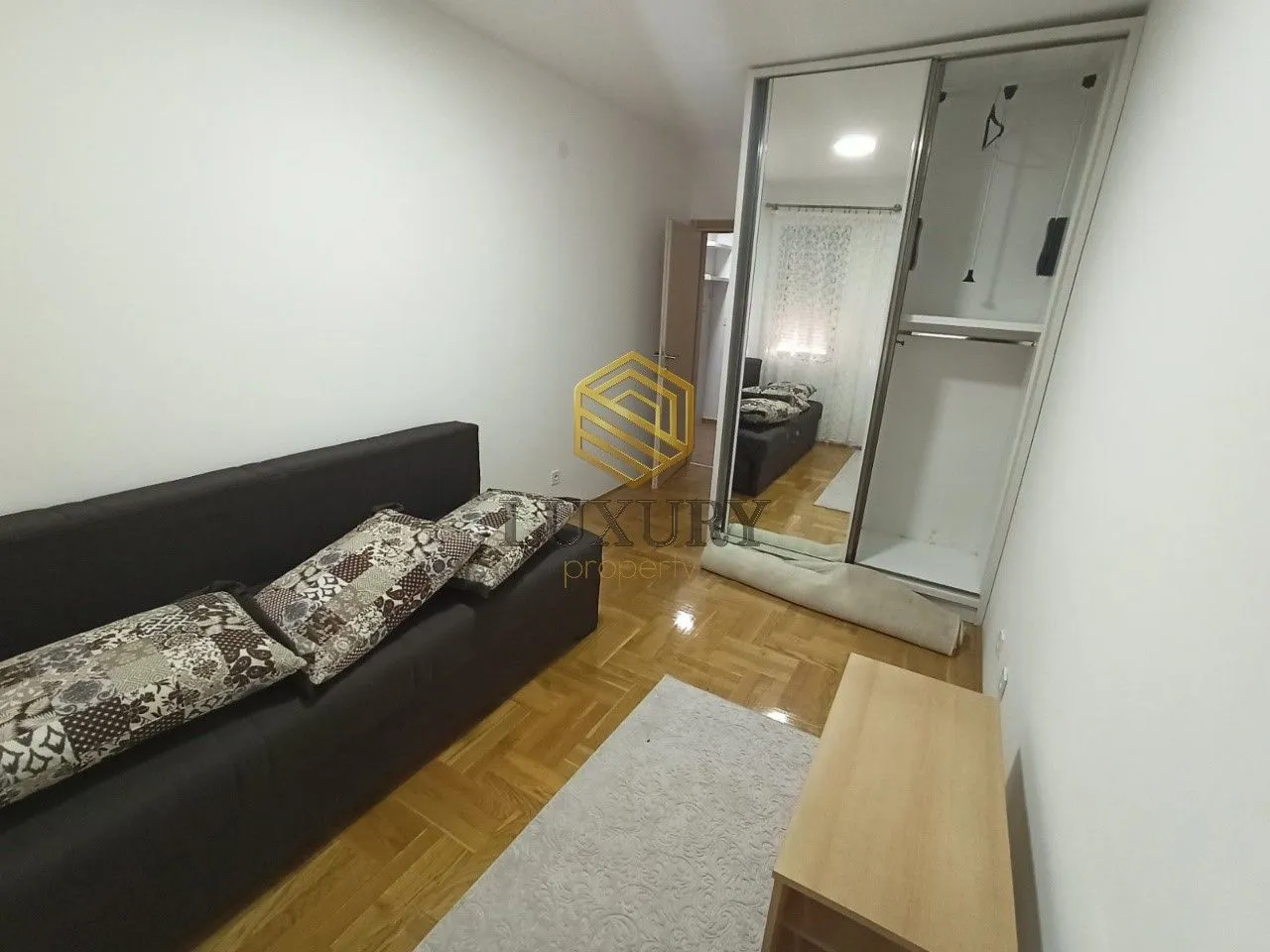 Izdavanje, jednosoban stan, 40m², Stari Aerodrom, Podgorica