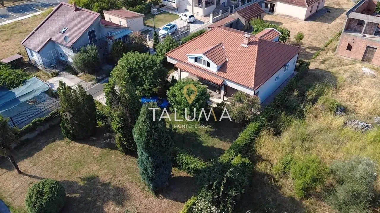 Rent, house, 200m², Tološi, Podgorica