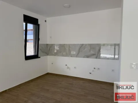 Prodaja, četvorosoban stan, 90m², Petrovaradin, Novi Sad - image 3