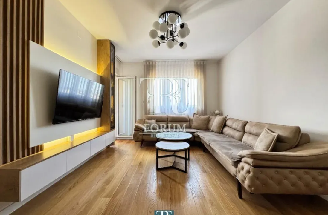 Izdavanje, dvosoban stan, 75m², Central Point, Podgorica