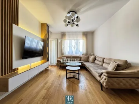 Izdavanje, dvosoban stan, 75m², Central Point, Podgorica
