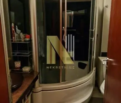 Izdavanje, četvorosoban stan, 99m², Centar, Novi Sad - image 8