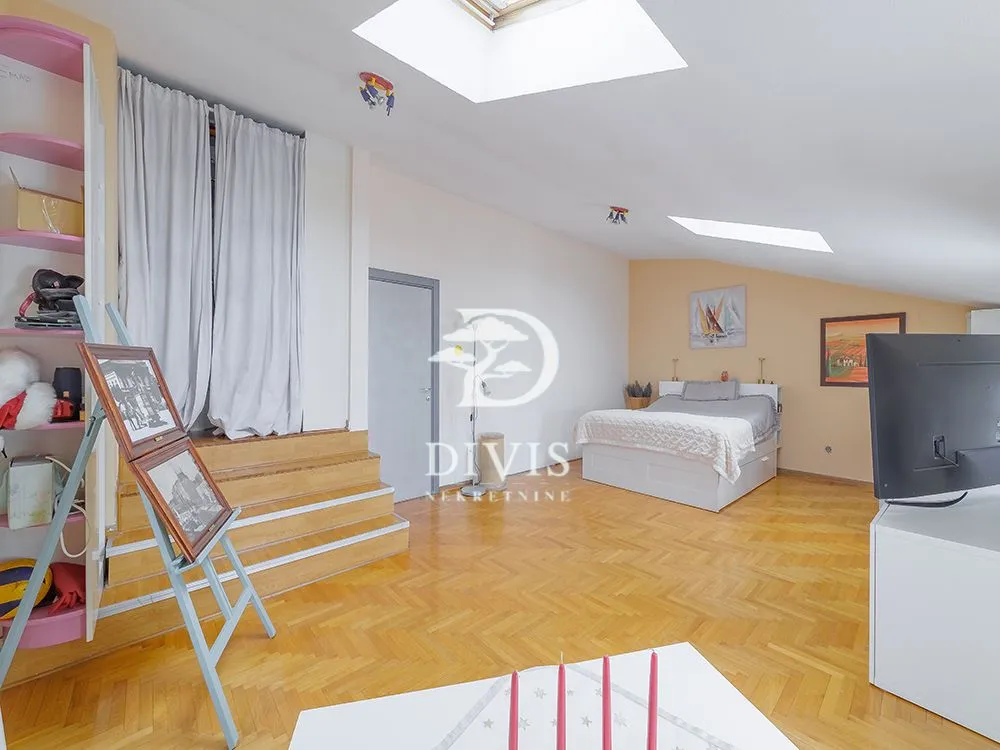 Sale, apartment, 196m², Neimar, Vračar Sve Podlokacije