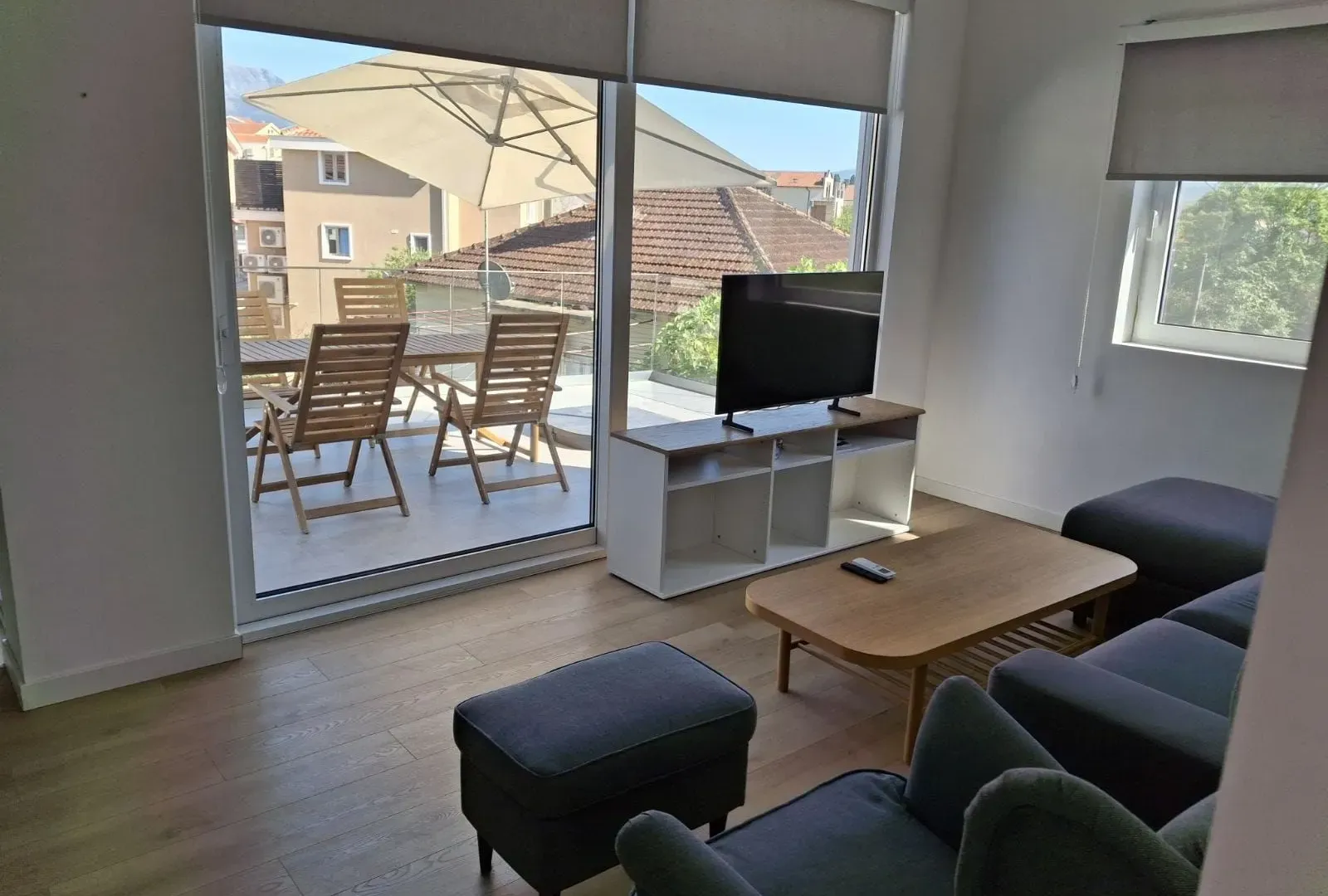 Izdavanje, dvosoban stan, 66m², Centar, Tivat