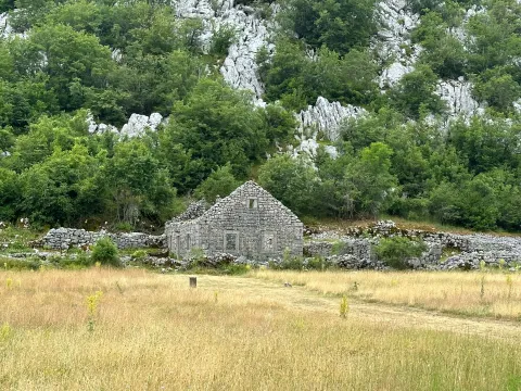 Zemljište in Grahovo