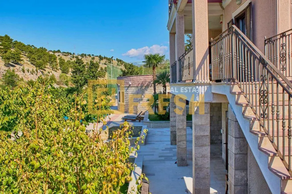 Sale, house, 300m², Zagorič, Podgorica