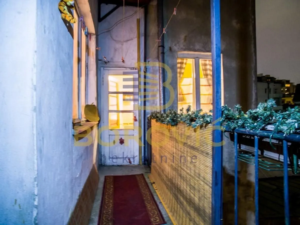 Prodaja, trosoban stan, 95m², Kalenić Pijaca, Vračar Sve Podlokacije