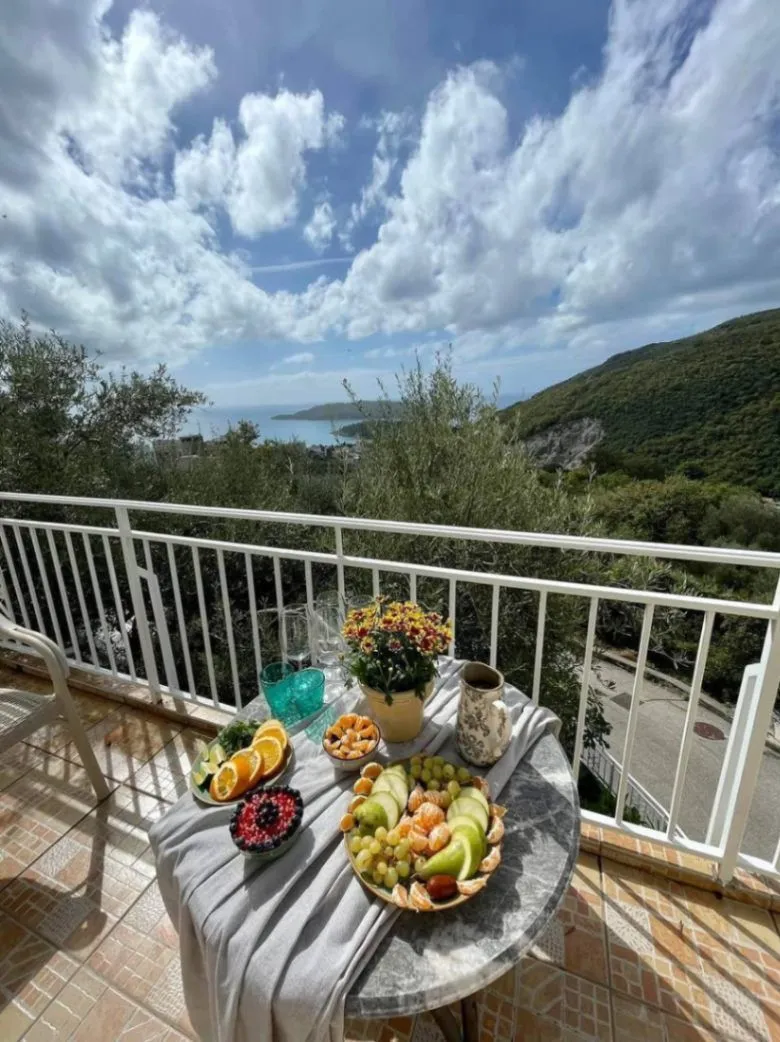 Rent, parking/garage, 120m², Bečići, Budva